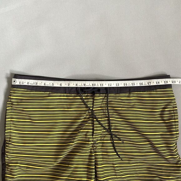 VICTORINOX Gray Yellow Striped Swim Board Shorts Men’s Size XL - Picture 9 of 12